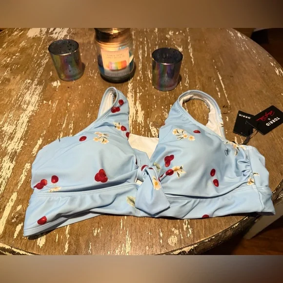 COPY - NWT Torrid Marylin Monroe Bikini Top - Picture 4 of 7